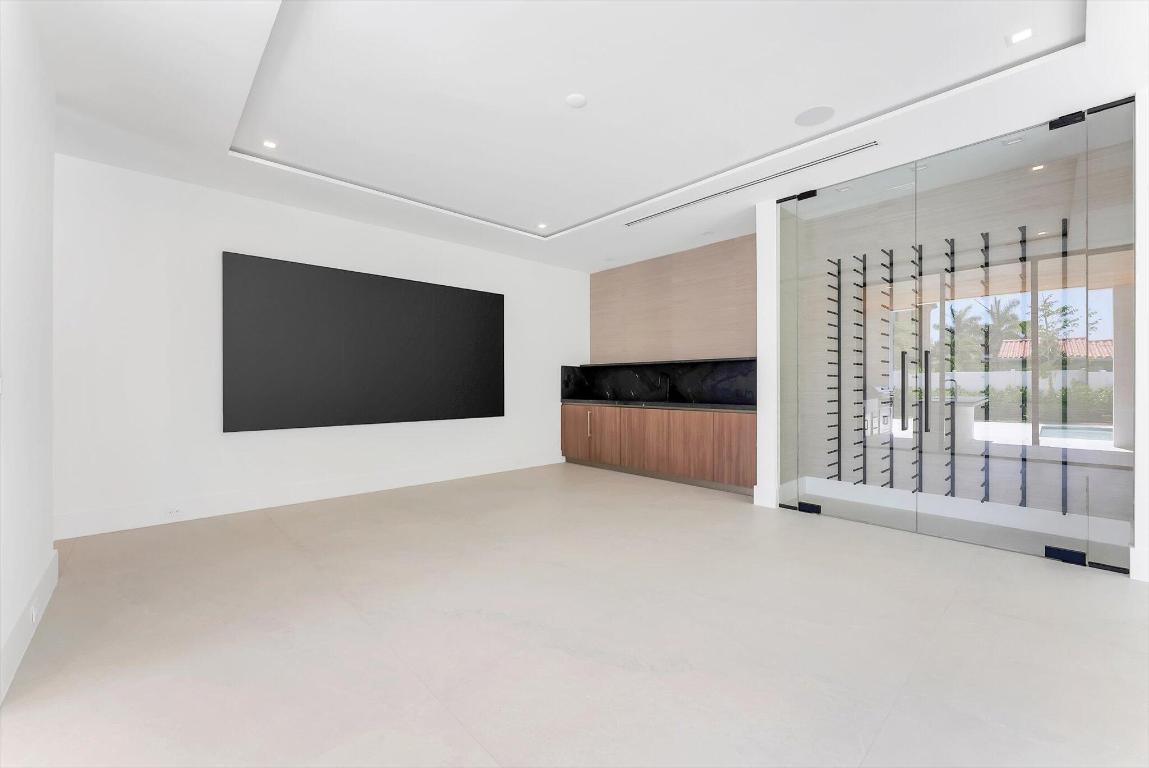 880 NE 3rd, Boca Raton FL 33432