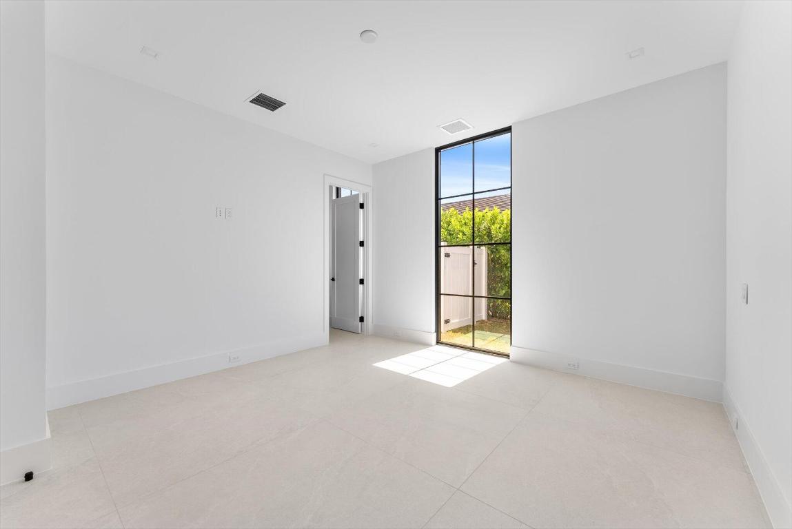 880 NE 3rd, Boca Raton FL 33432