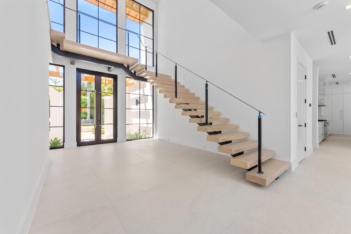 880 NE 3rd, Boca Raton FL 33432