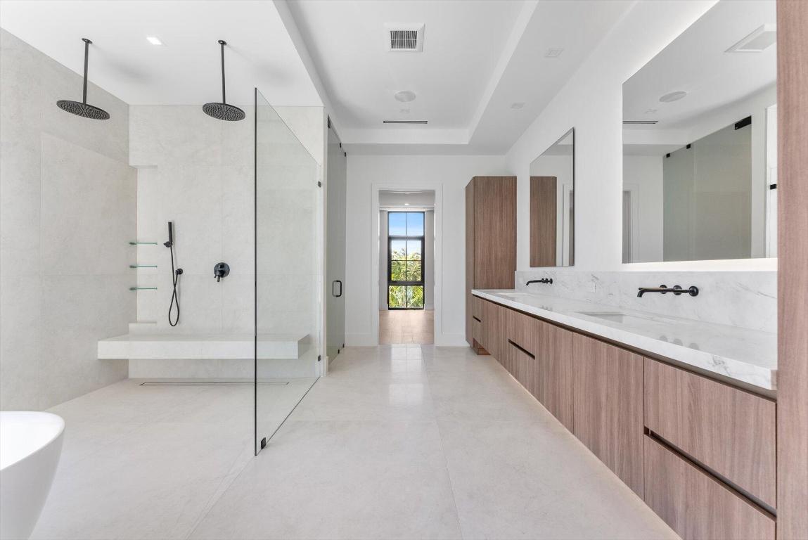 880 NE 3rd, Boca Raton FL 33432