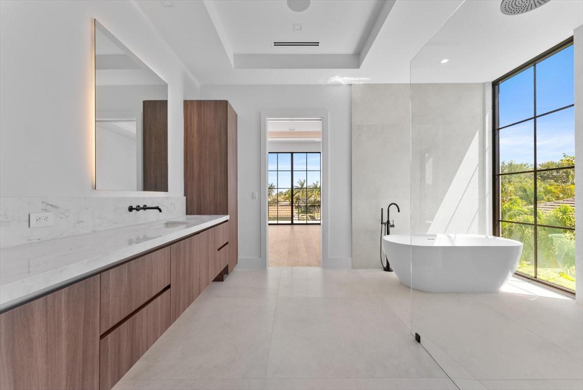 880 NE 3rd, Boca Raton FL 33432