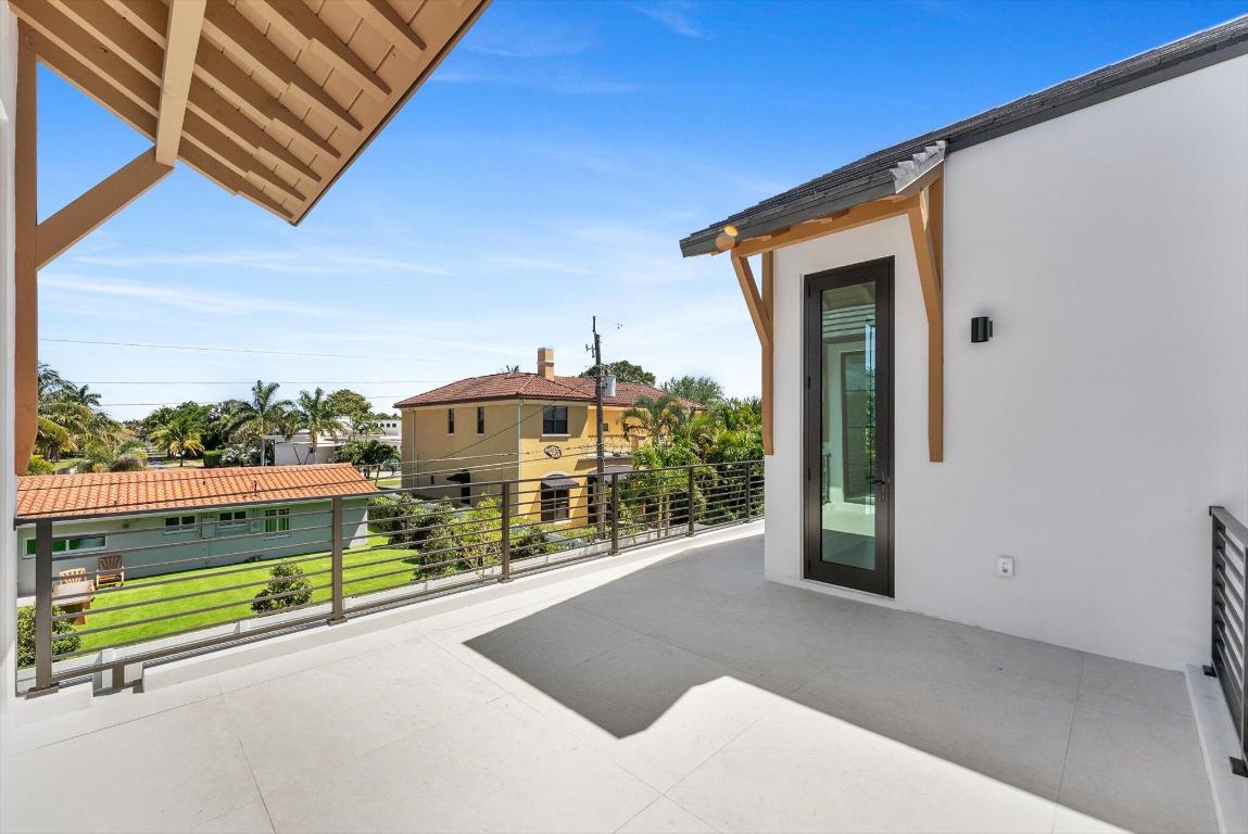 880 NE 3rd, Boca Raton FL 33432