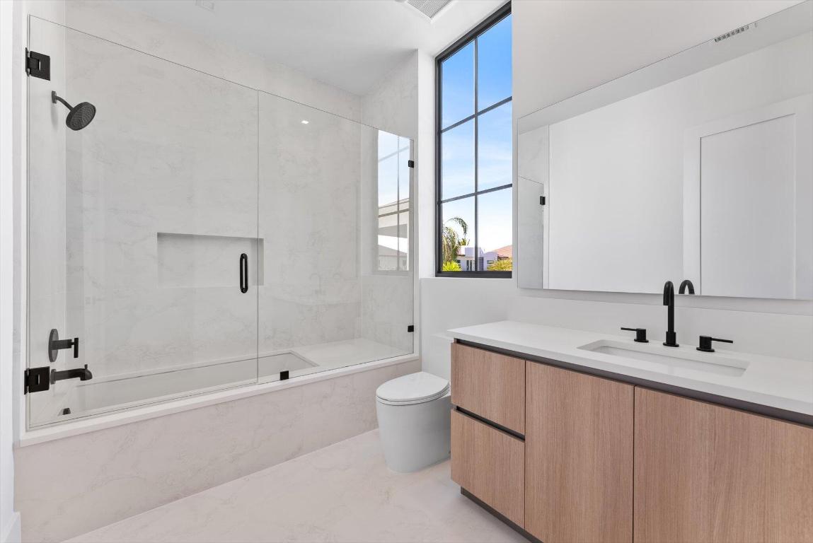 880 NE 3rd, Boca Raton FL 33432