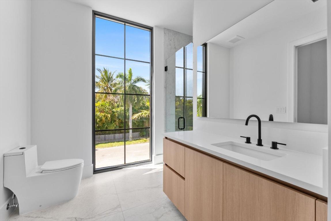 880 NE 3rd, Boca Raton FL 33432
