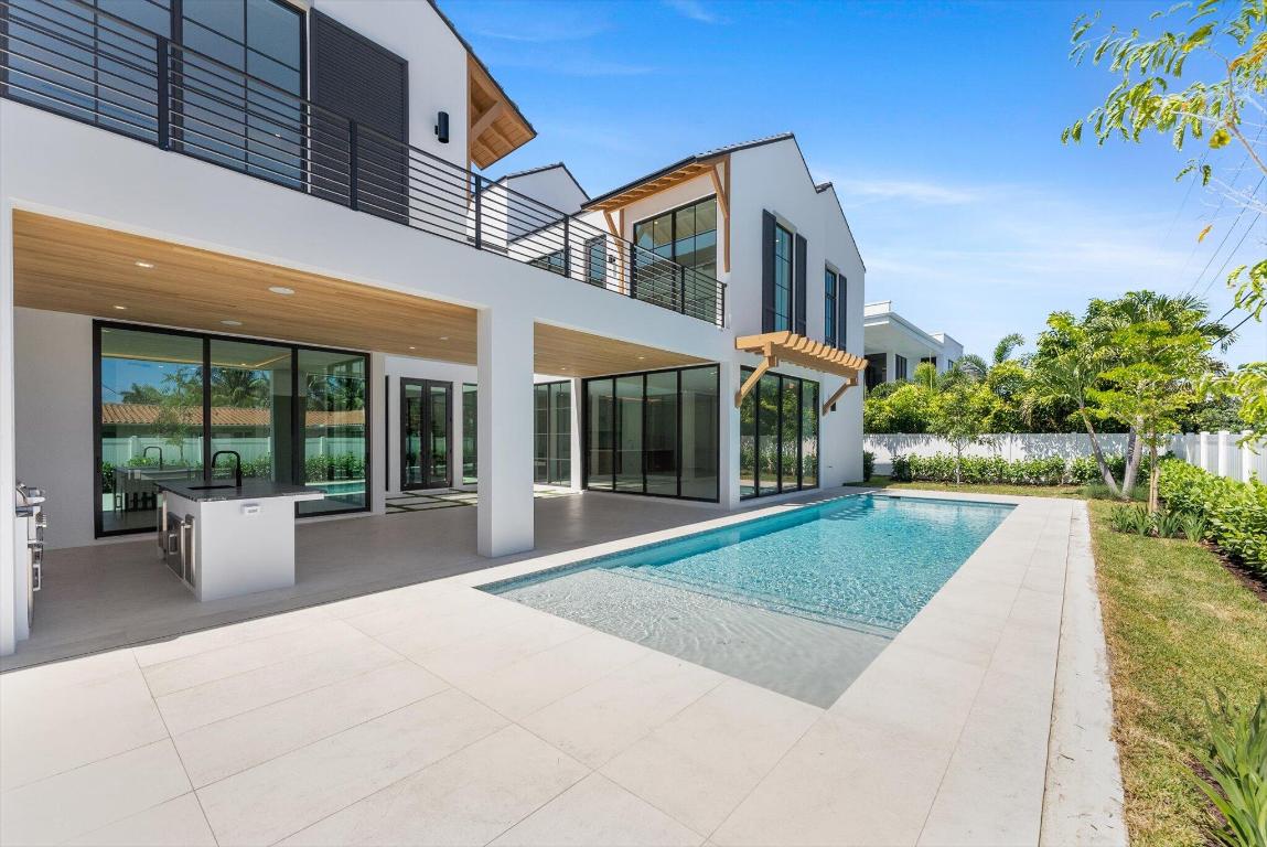 880 NE 3rd, Boca Raton FL 33432