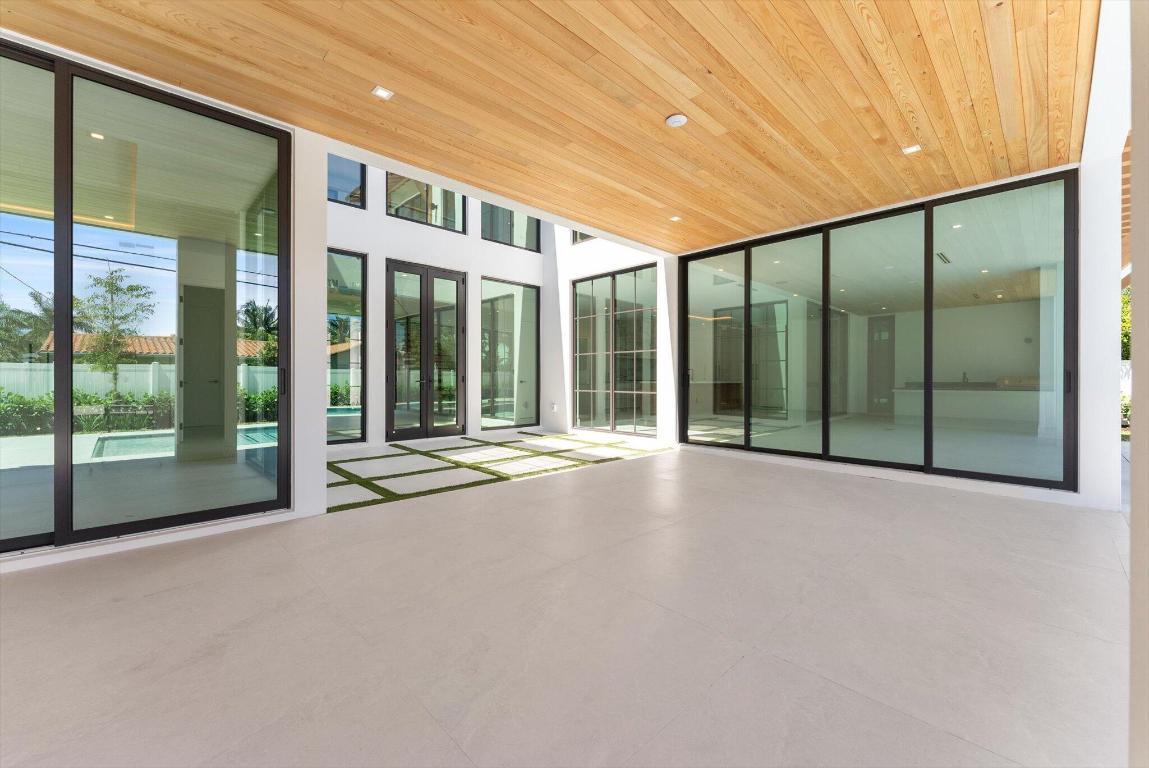 880 NE 3rd, Boca Raton FL 33432