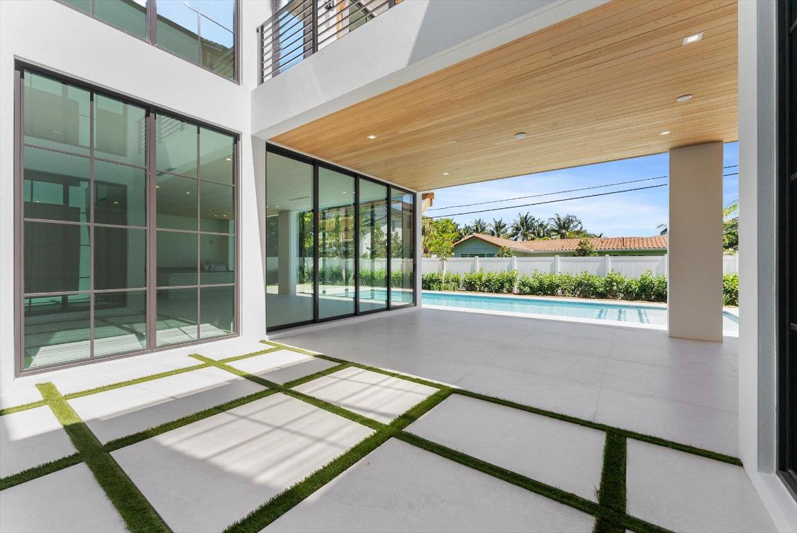 880 NE 3rd, Boca Raton FL 33432