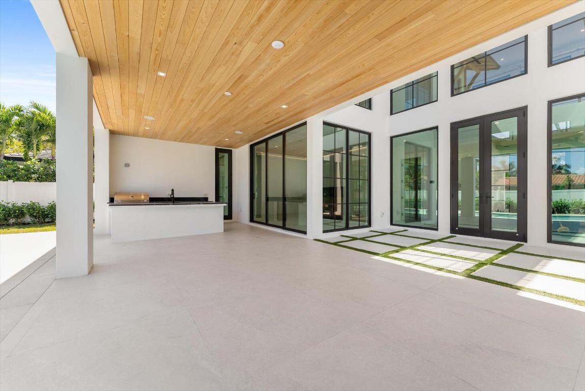 880 NE 3rd, Boca Raton FL 33432