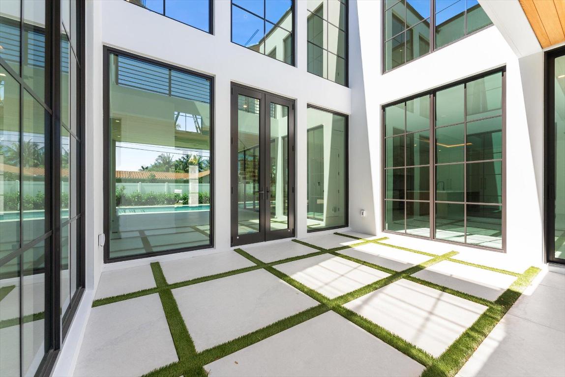 880 NE 3rd, Boca Raton FL 33432
