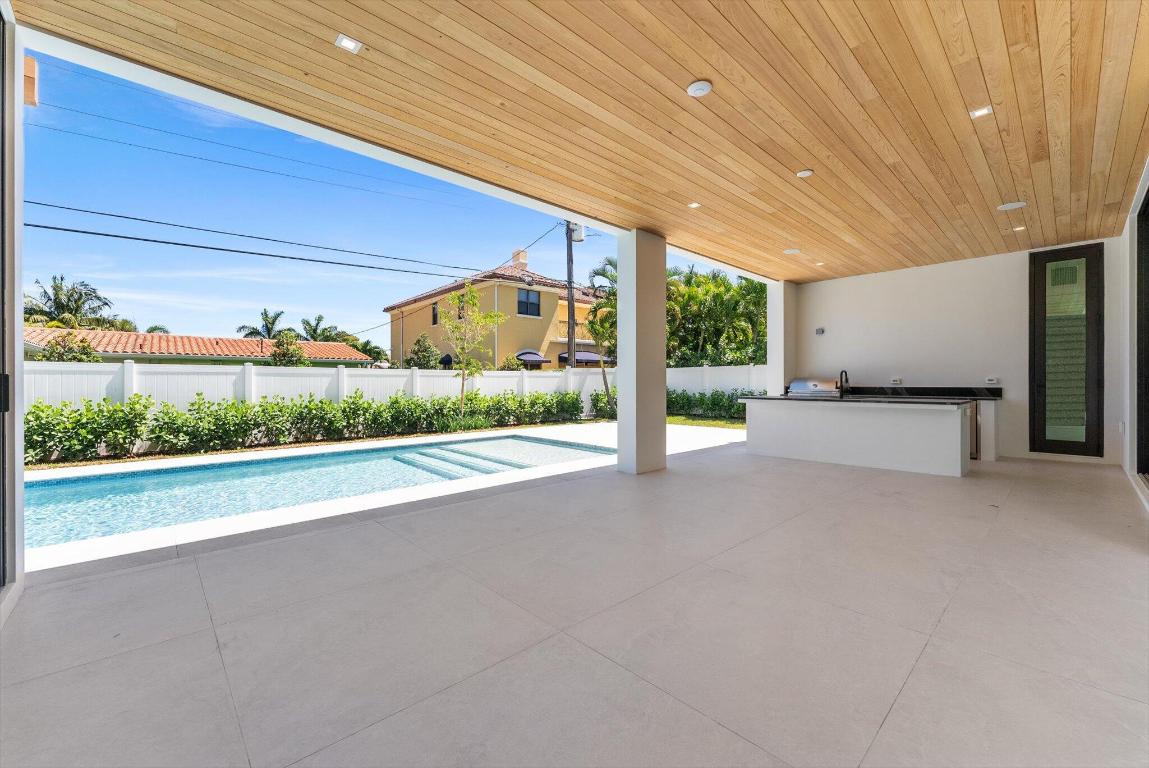 880 NE 3rd, Boca Raton FL 33432