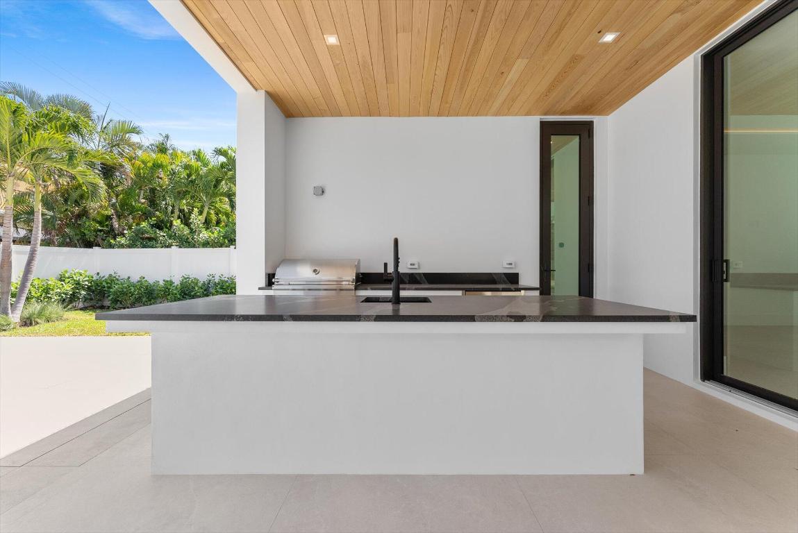 880 NE 3rd, Boca Raton FL 33432