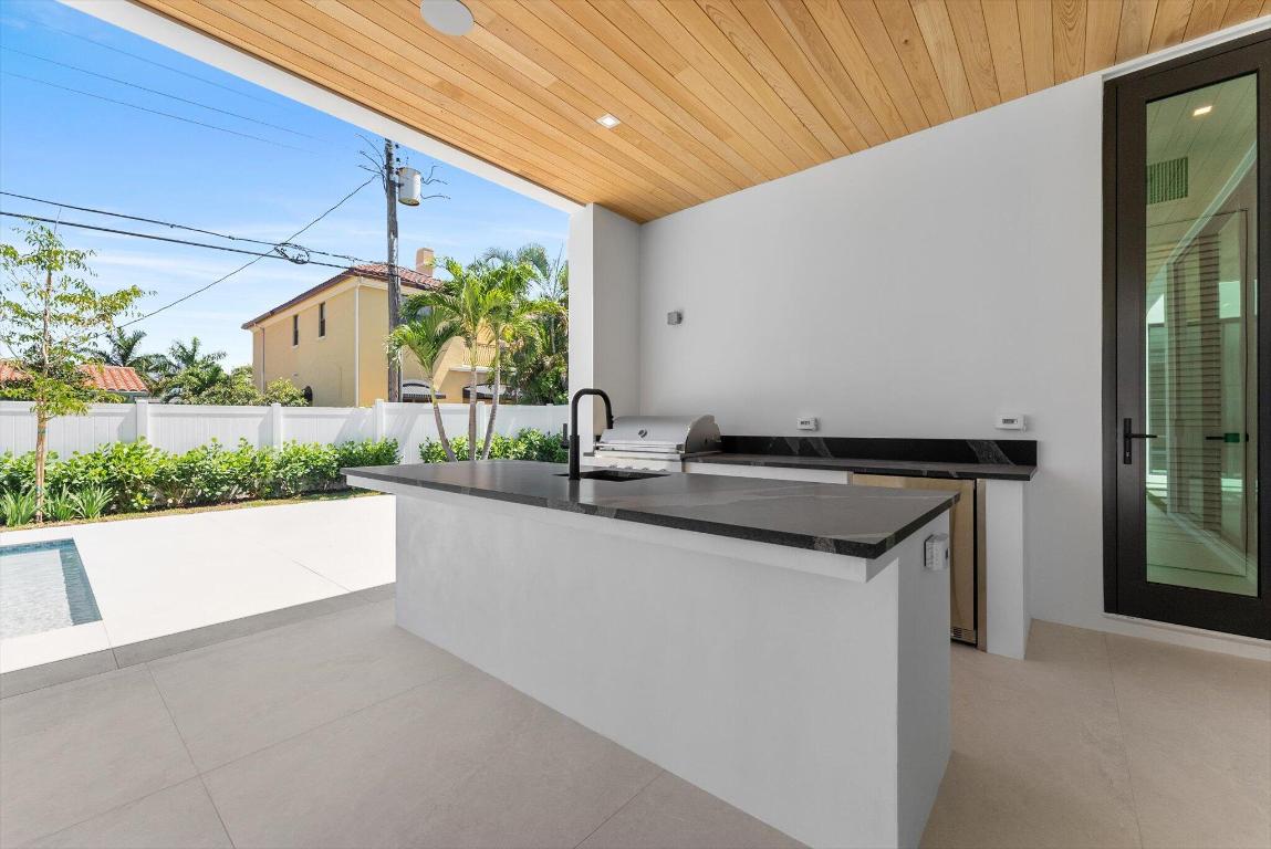 880 NE 3rd, Boca Raton FL 33432