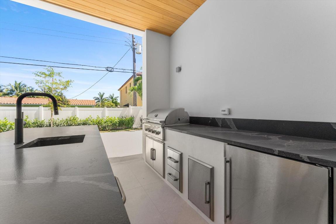 880 NE 3rd, Boca Raton FL 33432