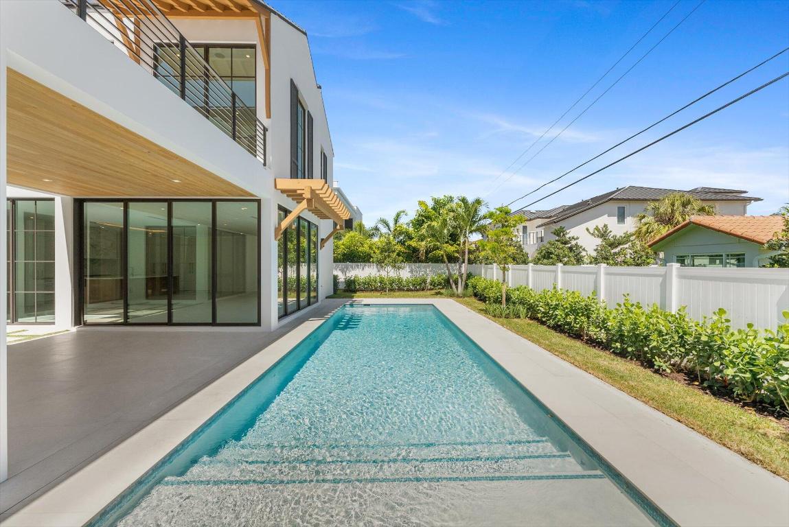880 NE 3rd, Boca Raton FL 33432