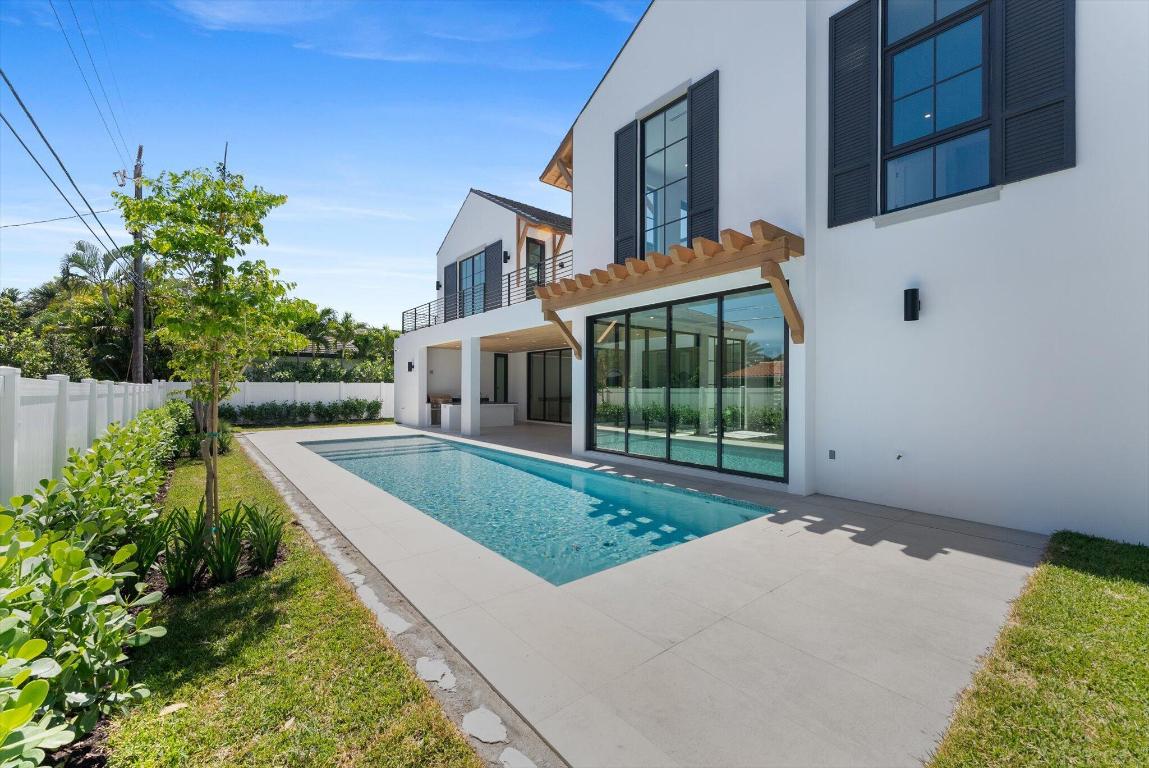 880 NE 3rd, Boca Raton FL 33432
