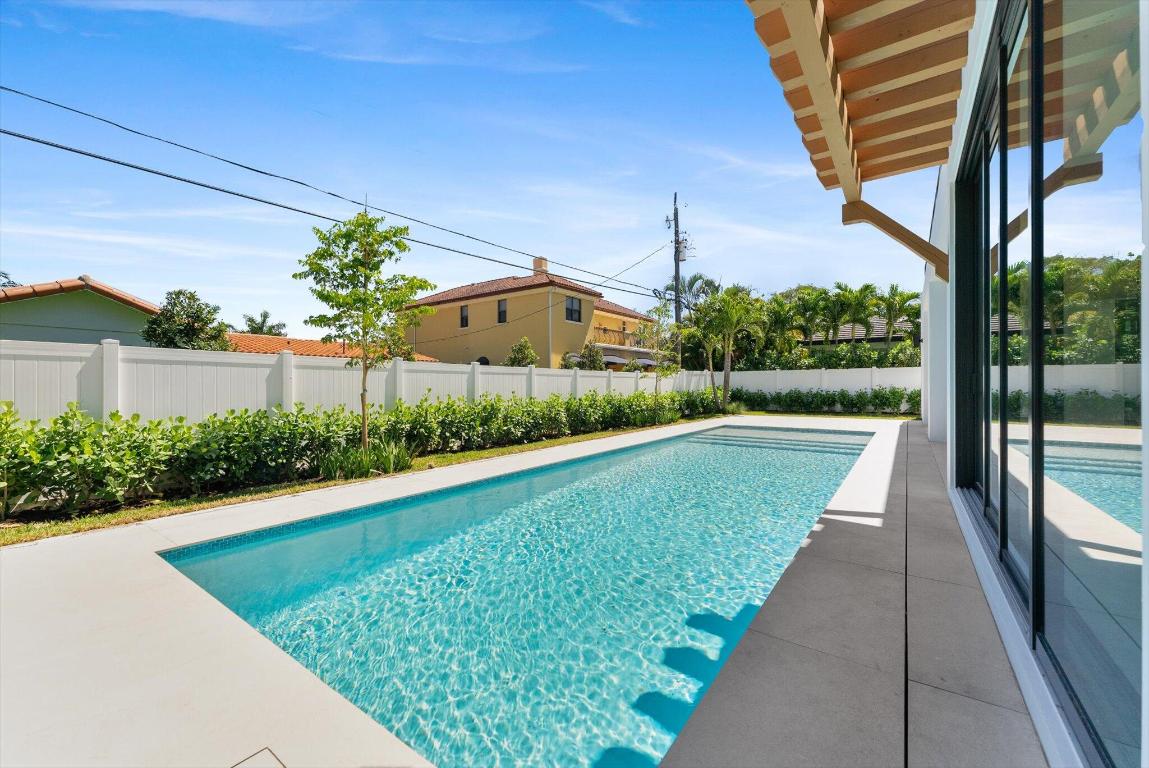 880 NE 3rd, Boca Raton FL 33432