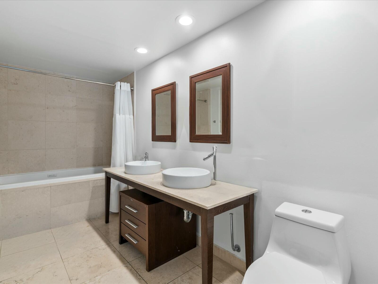 485 Brickell Avenue #2107, Miami FL 33131