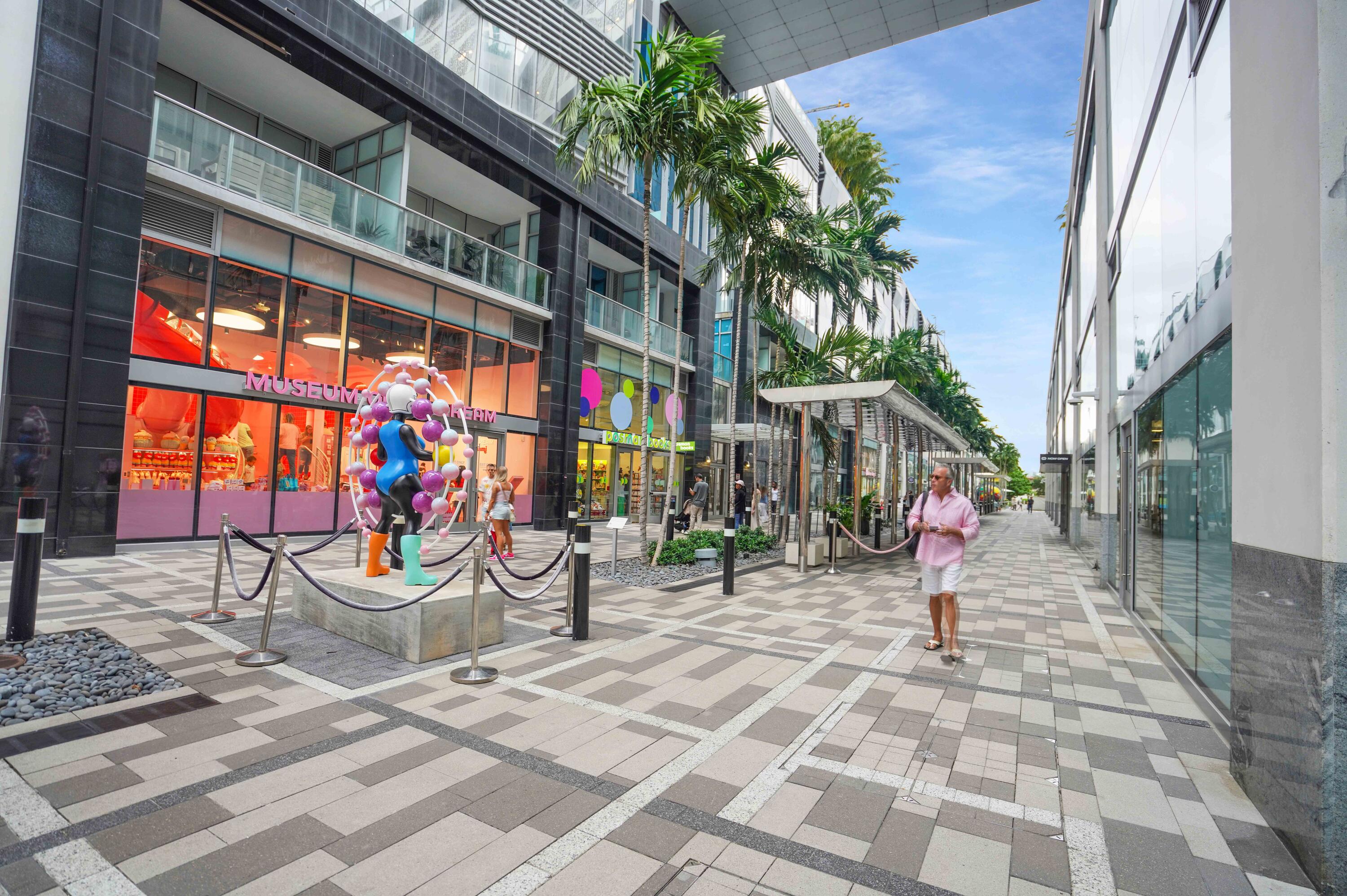 851 NE 1st #812, Miami FL 33132