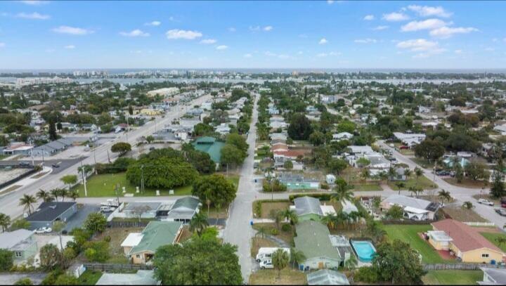 806 Minnesota, Lantana FL 33462