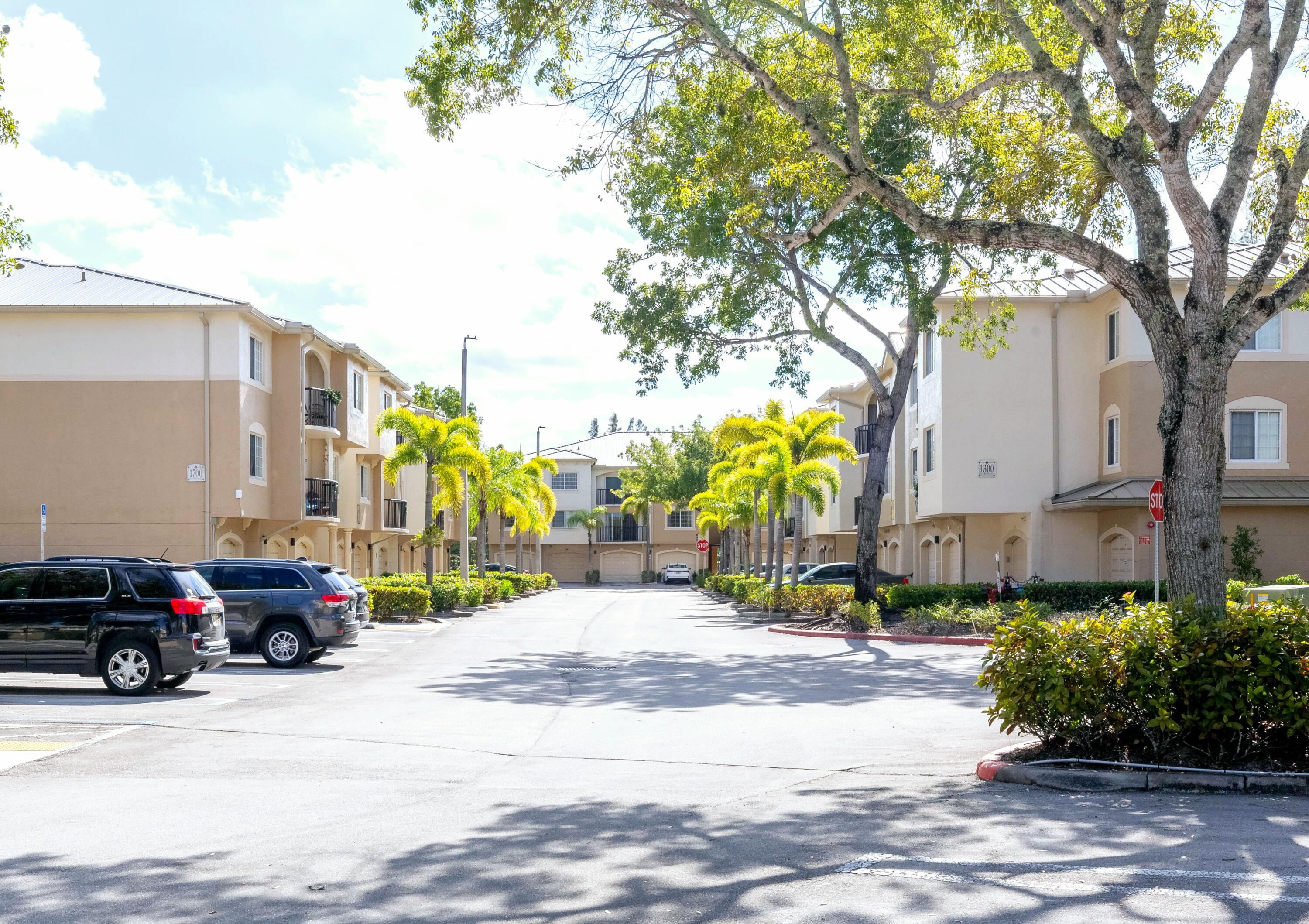 1100 Crestwood #1110, Royal Palm Beach FL 33411