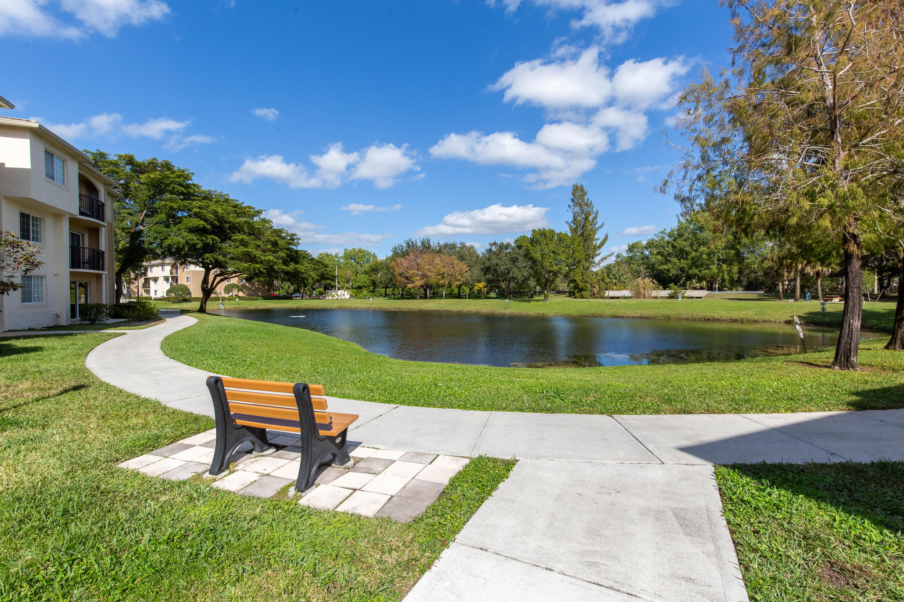 1100 Crestwood #1110, Royal Palm Beach FL 33411