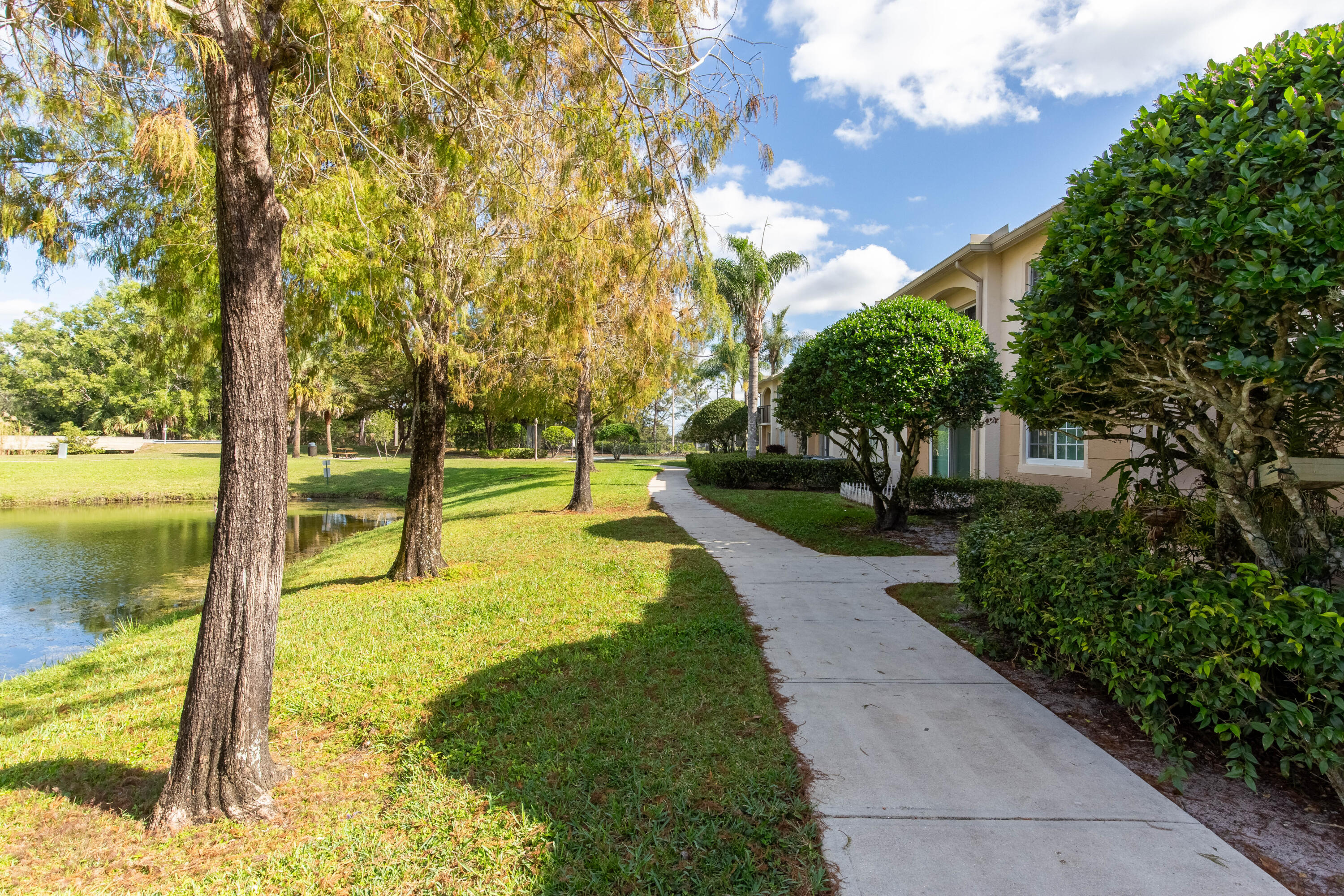 1100 Crestwood #1110, Royal Palm Beach FL 33411