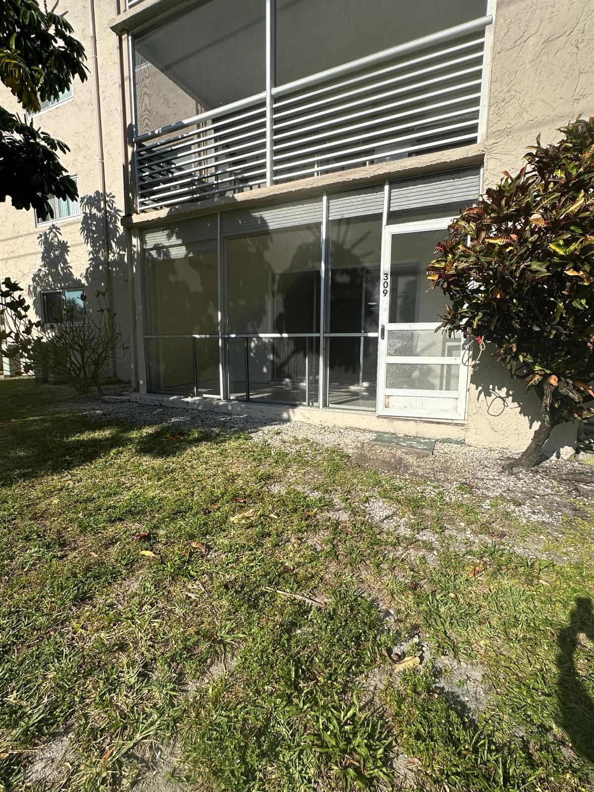 225 Bonnie #116, Palm Springs FL 33461