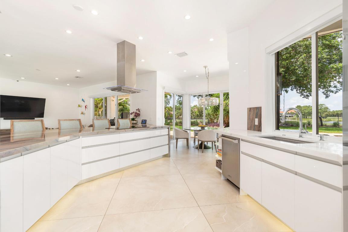1504 Breakers West, West Palm Beach FL 33411