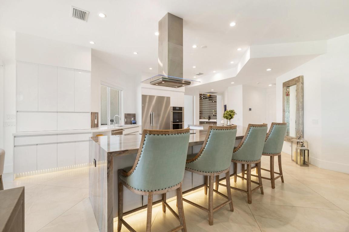 1504 Breakers West, West Palm Beach FL 33411