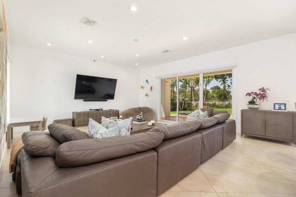 1504 Breakers West, West Palm Beach FL 33411
