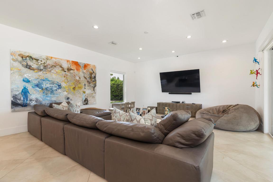 1504 Breakers West, West Palm Beach FL 33411