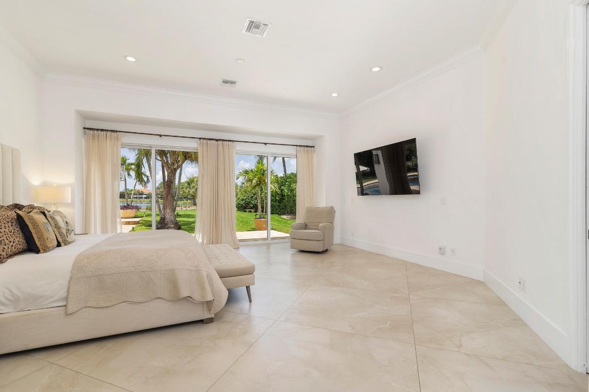 1504 Breakers West, West Palm Beach FL 33411