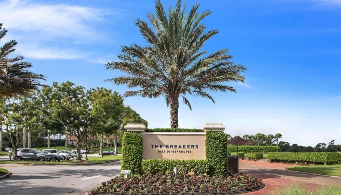 1504 Breakers West, West Palm Beach FL 33411