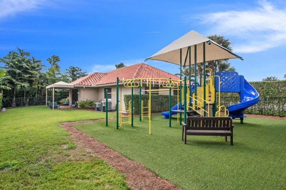 1504 Breakers West, West Palm Beach FL 33411