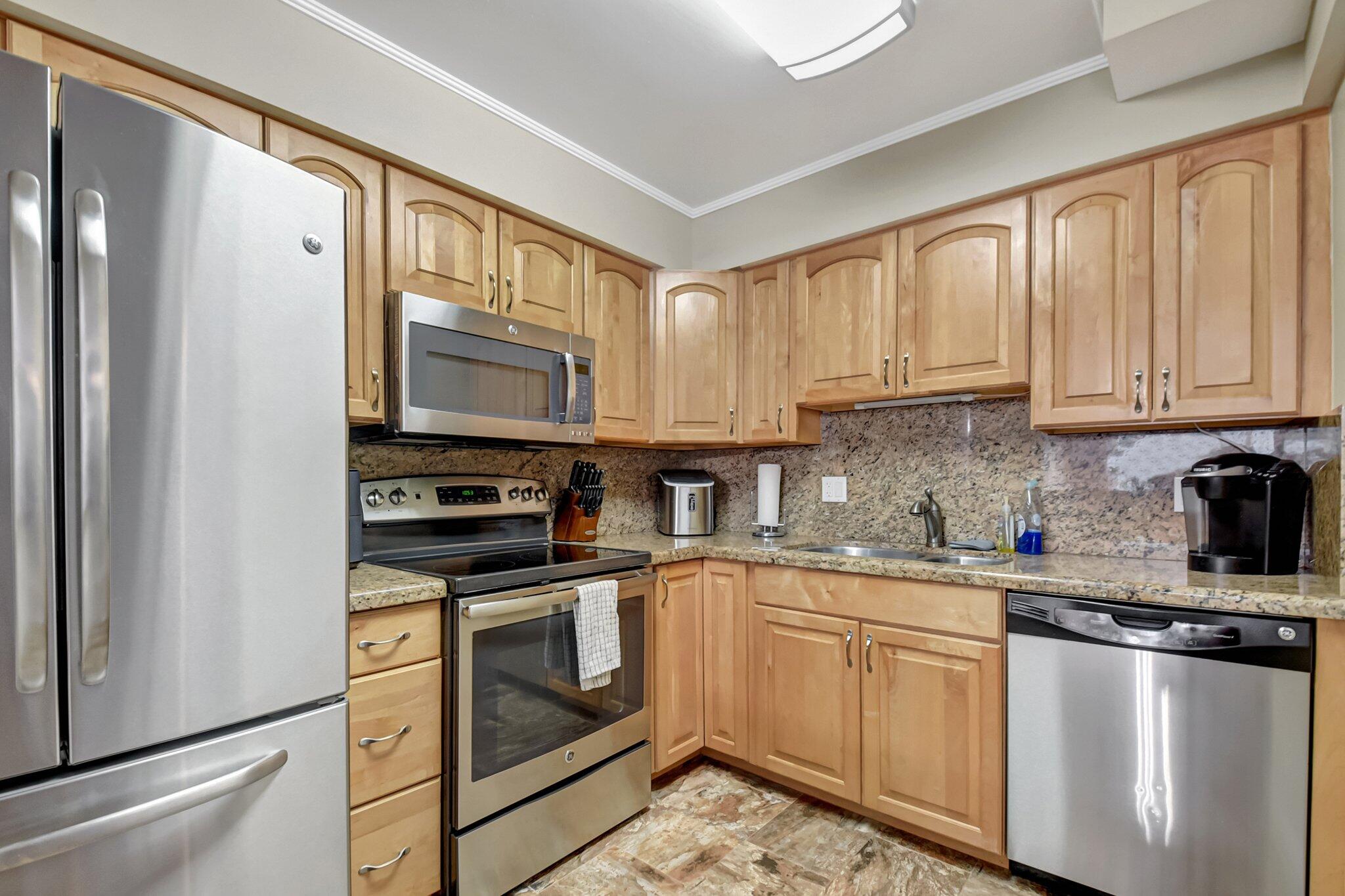 1206 S Lake #504, Lantana FL 33462