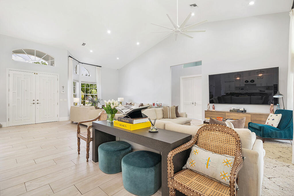 8852 154, Palm Beach Gardens FL 33418