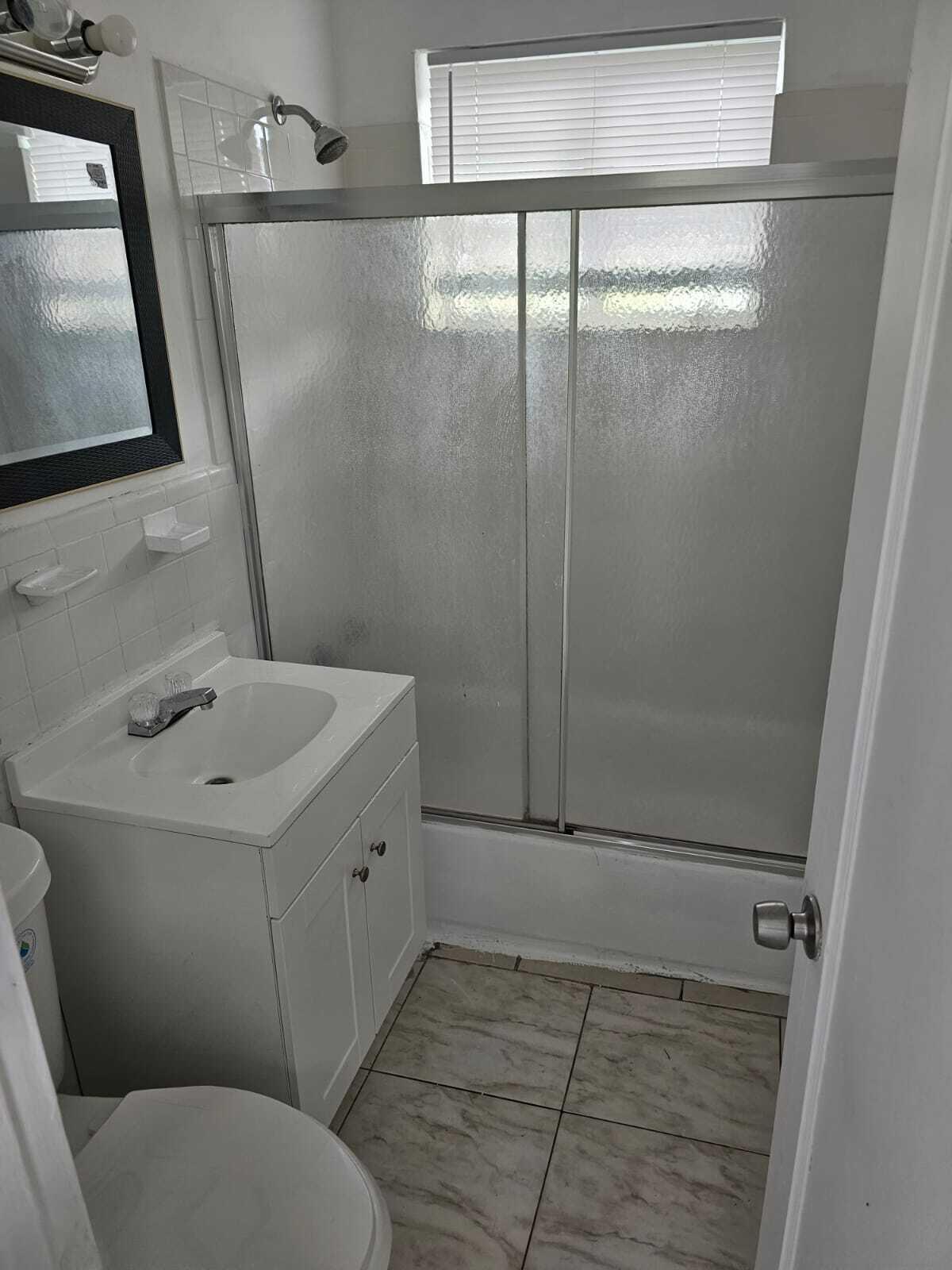630 84th #28, Miami Beach FL 33141