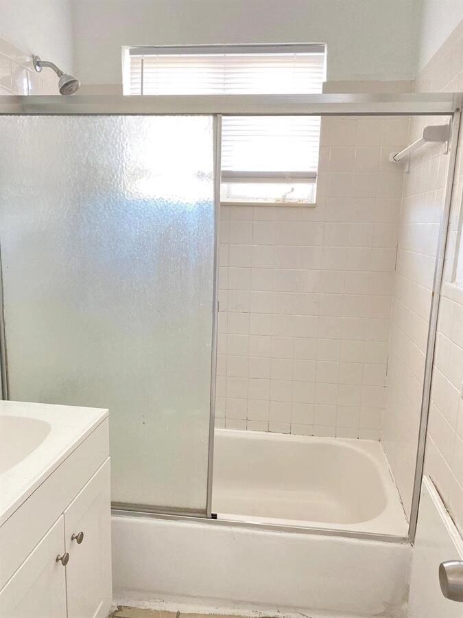 630 84th #28, Miami Beach FL 33141