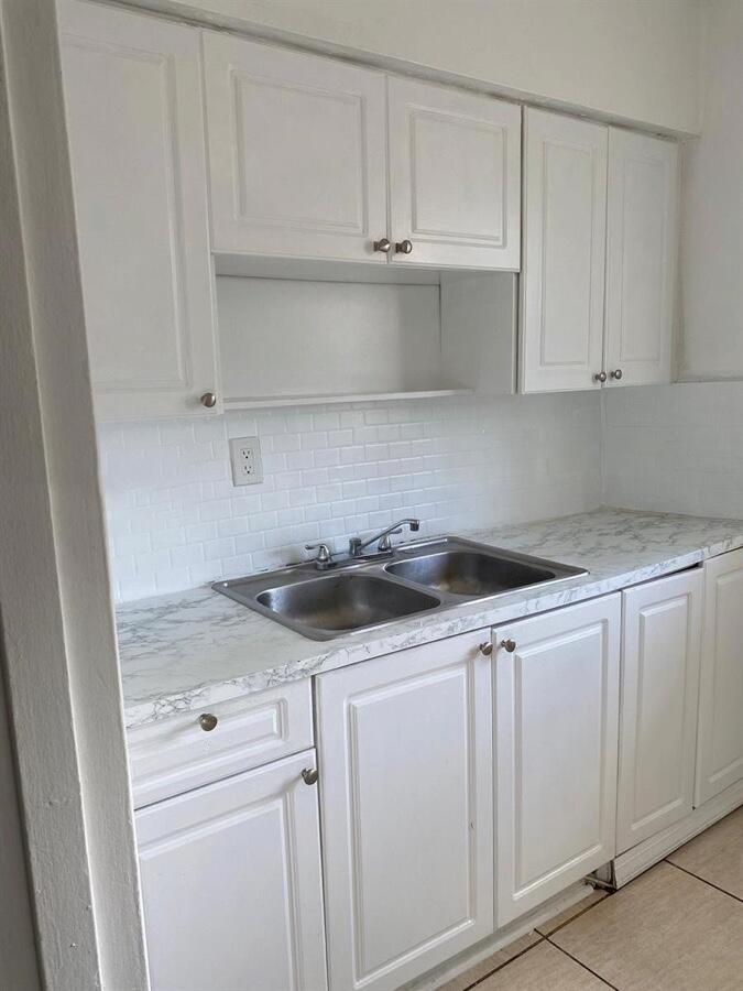 630 84th #28, Miami Beach FL 33141