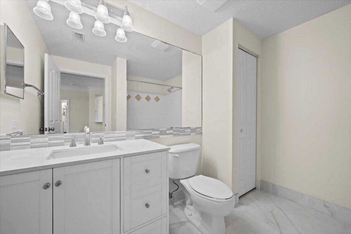 6203 Myrtlewood, Palm Beach Gardens FL 33418