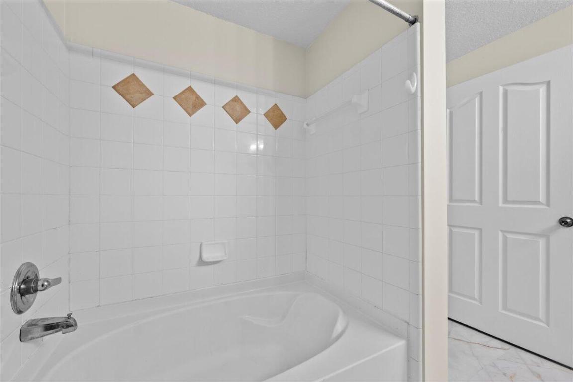 6203 Myrtlewood, Palm Beach Gardens FL 33418