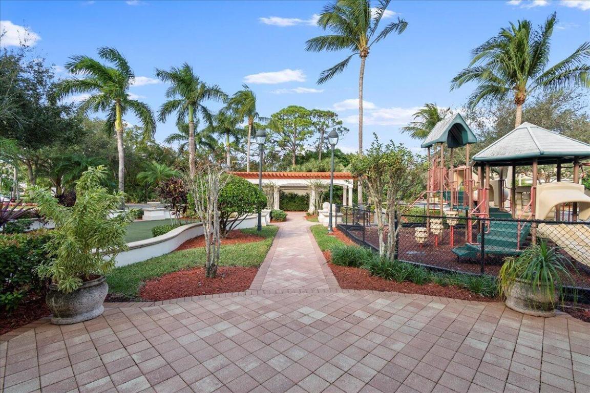 6203 Myrtlewood, Palm Beach Gardens FL 33418