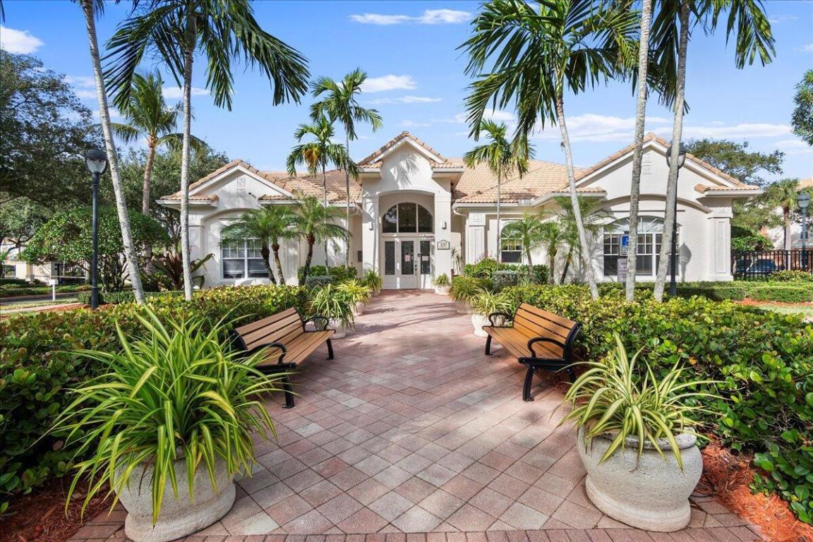6203 Myrtlewood, Palm Beach Gardens FL 33418