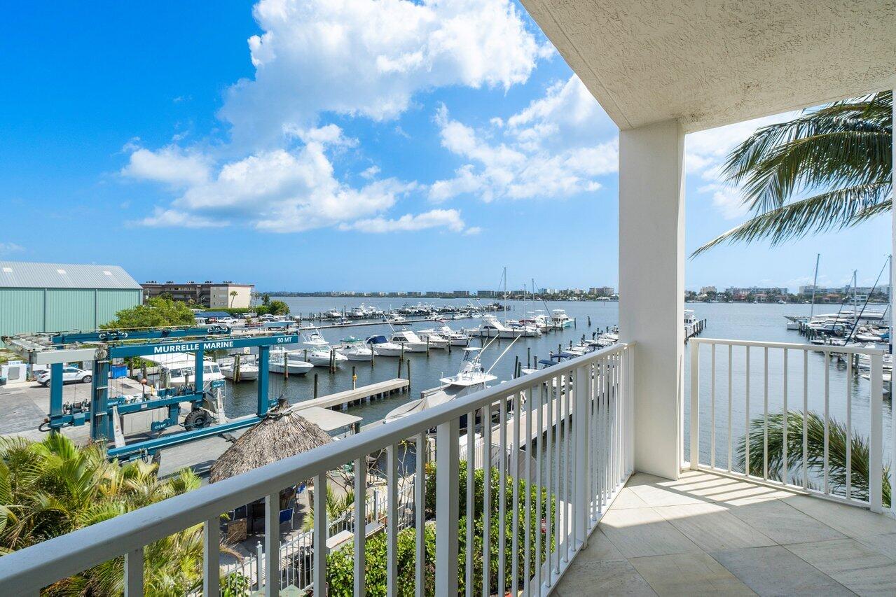 806 E Windward 301 #301, Lantana FL 33462