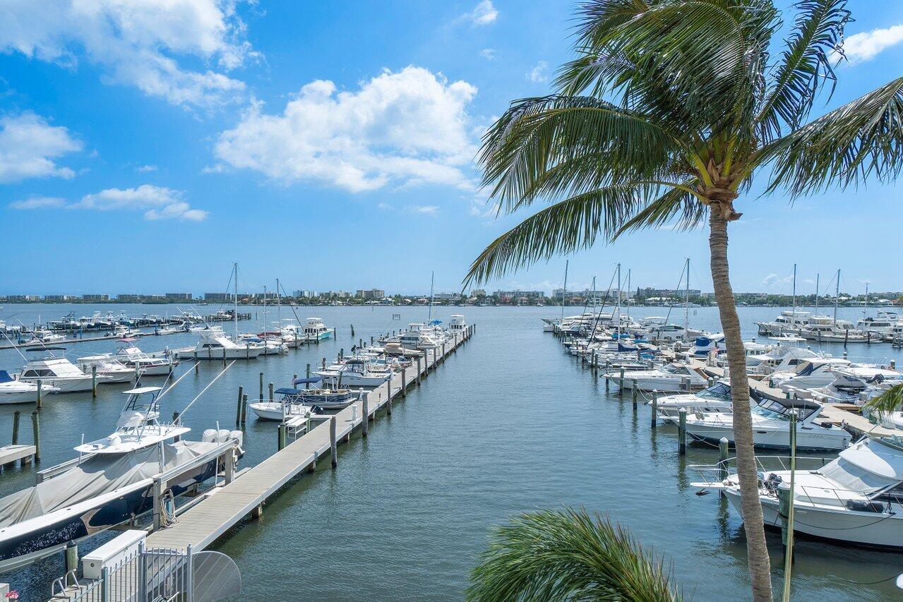 806 E Windward 301 #301, Lantana FL 33462