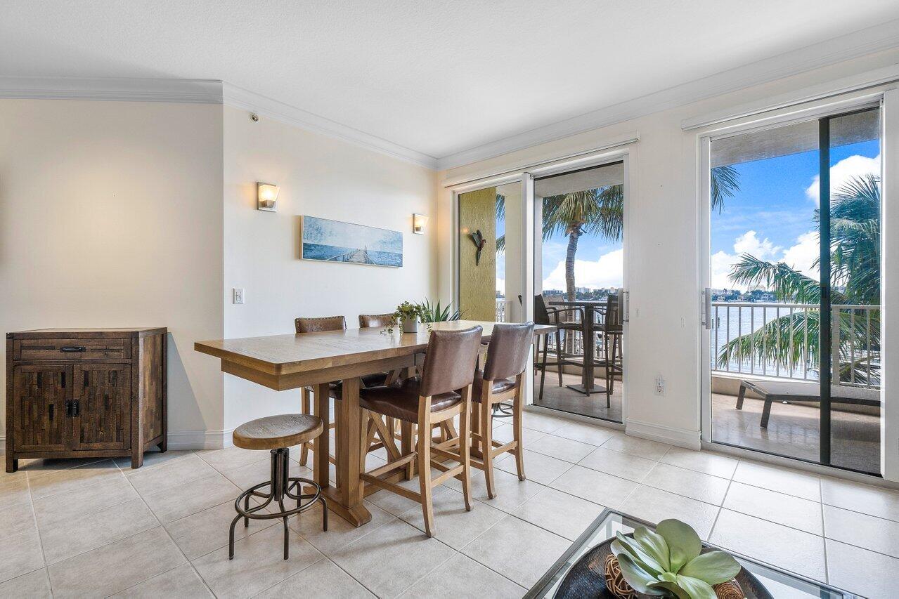 806 E Windward 301 #301, Lantana FL 33462