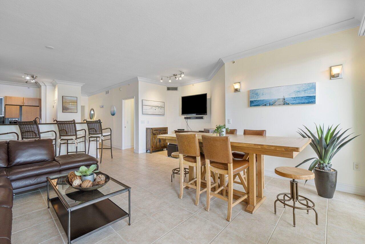 806 E Windward 301 #301, Lantana FL 33462