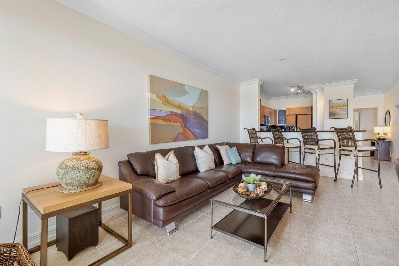 806 E Windward 301 #301, Lantana FL 33462