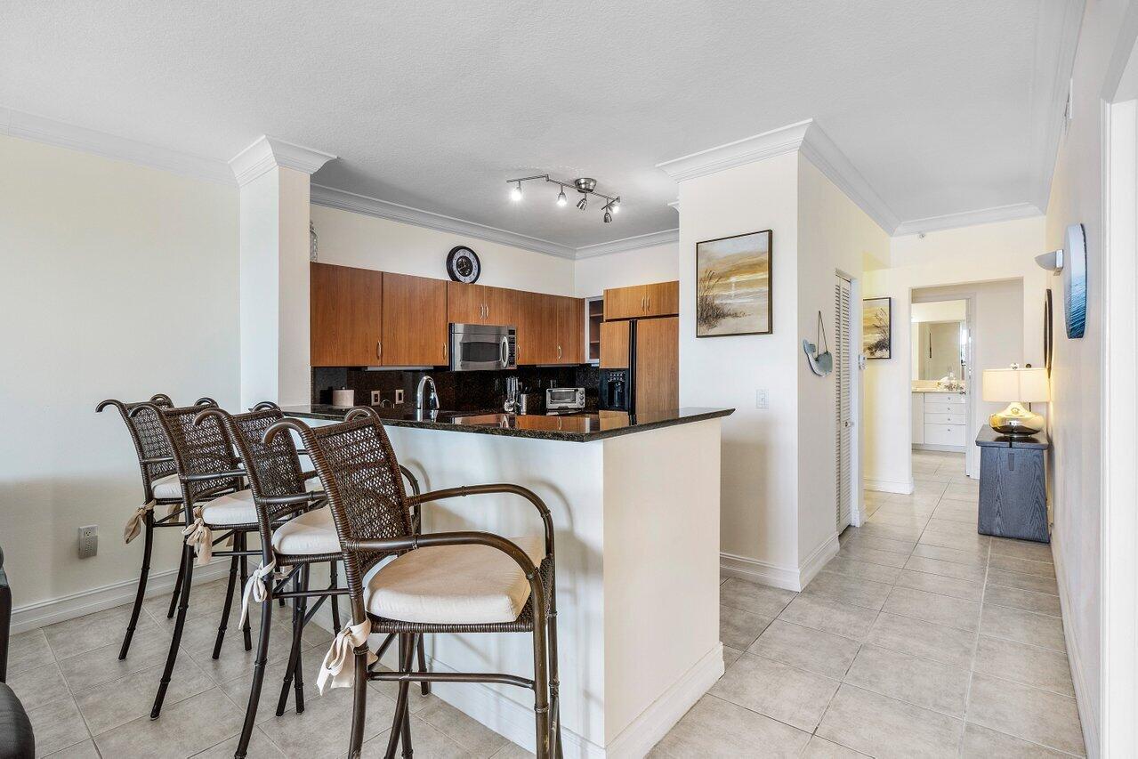 806 E Windward 301 #301, Lantana FL 33462