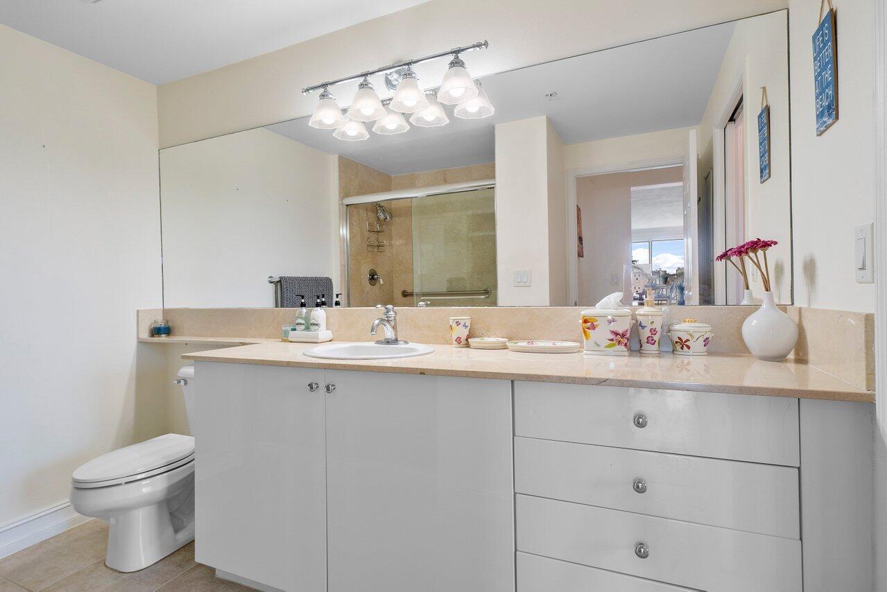 806 E Windward 301 #301, Lantana FL 33462